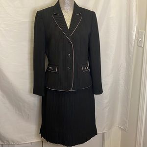 Tahari skirt suit